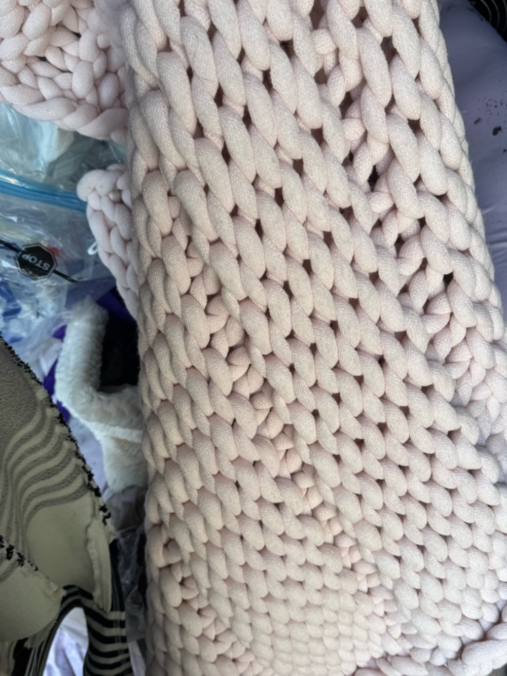 🎀 Pottery Barn Teen Chunky Knit Throw Blanket - powdered blush - Picture 6 of 8